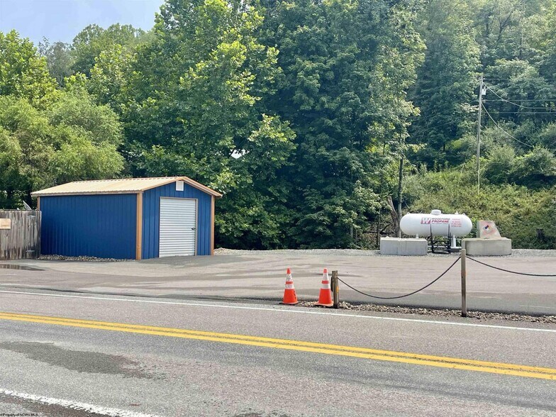 More Photos Of 20165 S US-19 Hwy, Walkersville Convenience Store For Sale