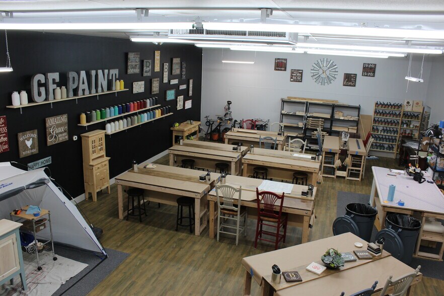 More Photos Of 1003-1047 W 7th St, Auburn Unknown For Lease