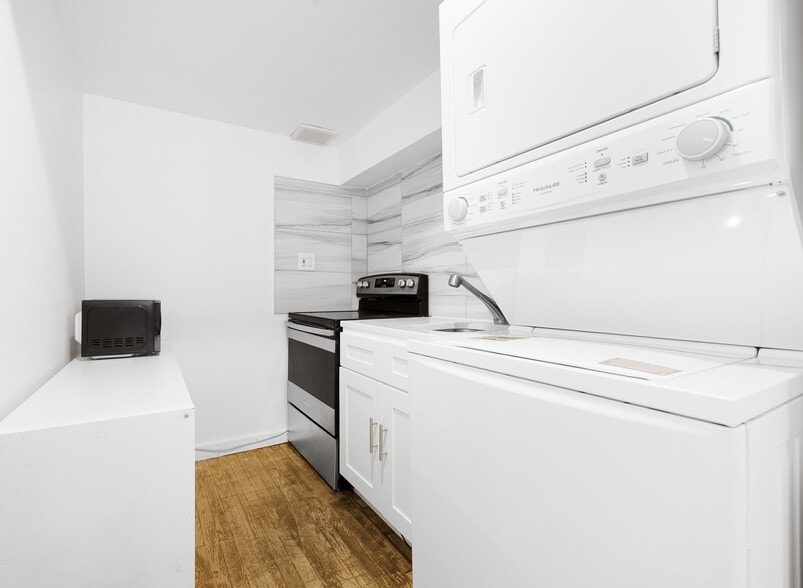 More Photos Of 424 W 49th St, New York Apartments For Sale