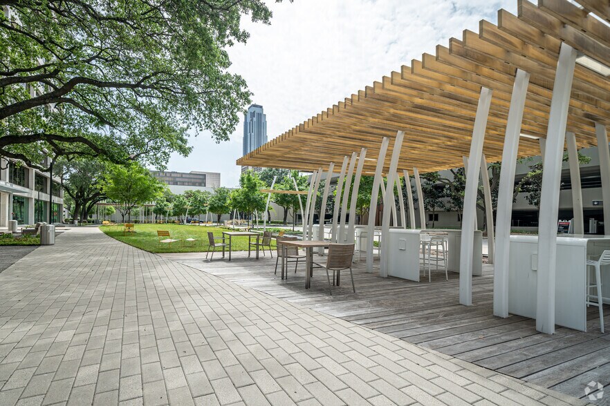 More Photos Of 5251 Westheimer Rd, Houston Unknown For Lease