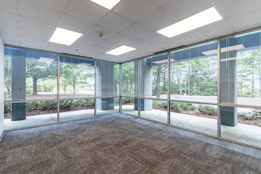 More Photos Of 125 Southside Ct, McDonough Distribution For Lease