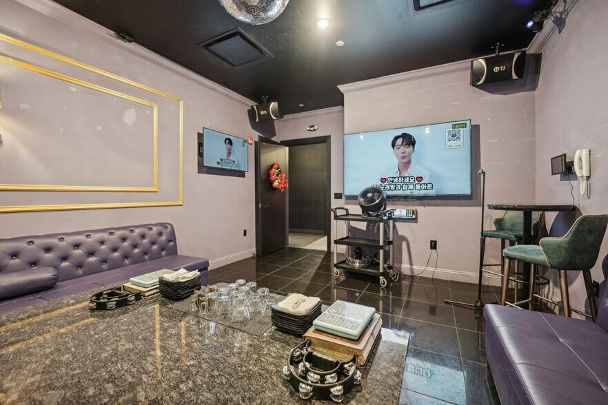 More Photos Of 400 Bergen Blvd, Palisades Park General Retail For Lease