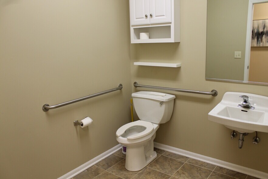 More Photos Of 410 E State St, Geneva Office For Lease