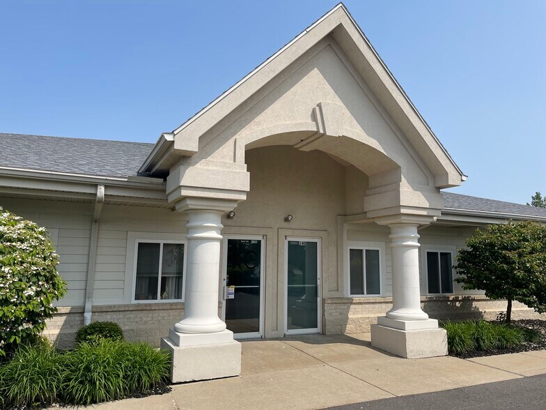 More Photos Of 702 Commerce Dr, Perrysburg Office For Lease