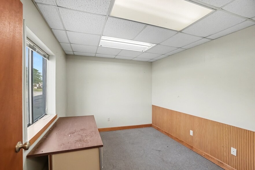 More Photos Of 1230 Locust St, Fremont Manufacturing For Lease