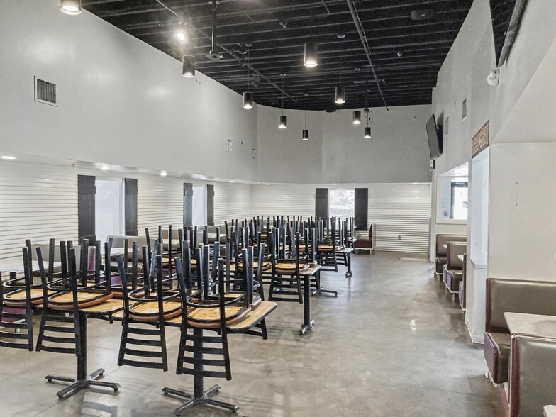 More Photos Of 333 W Albany St, Broken Arrow Restaurant For Sale