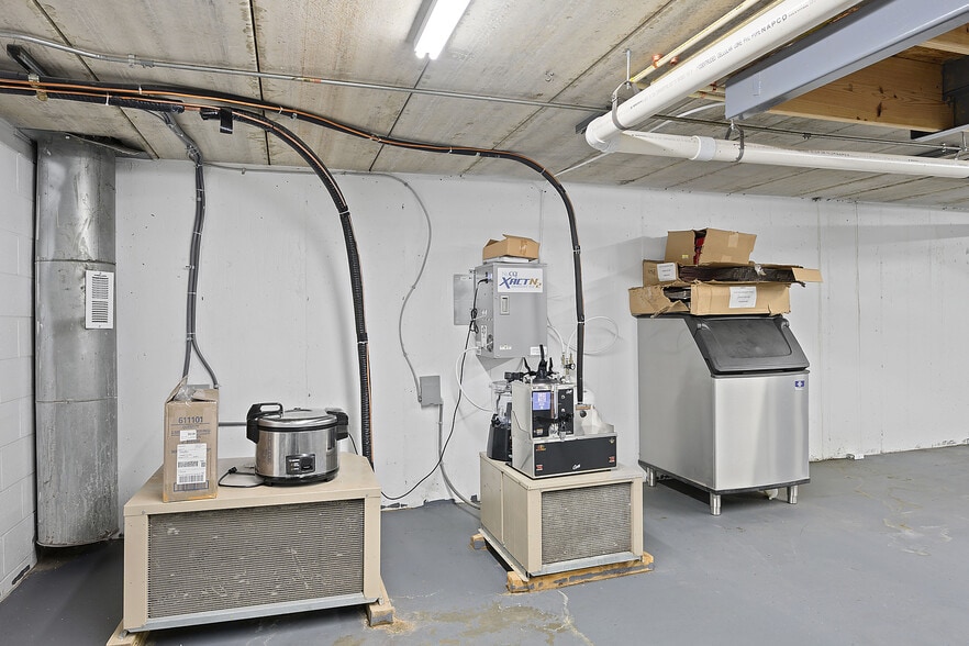 More Photos Of 5229 Madison Rd, Cincinnati Storefront Retail Office For Lease