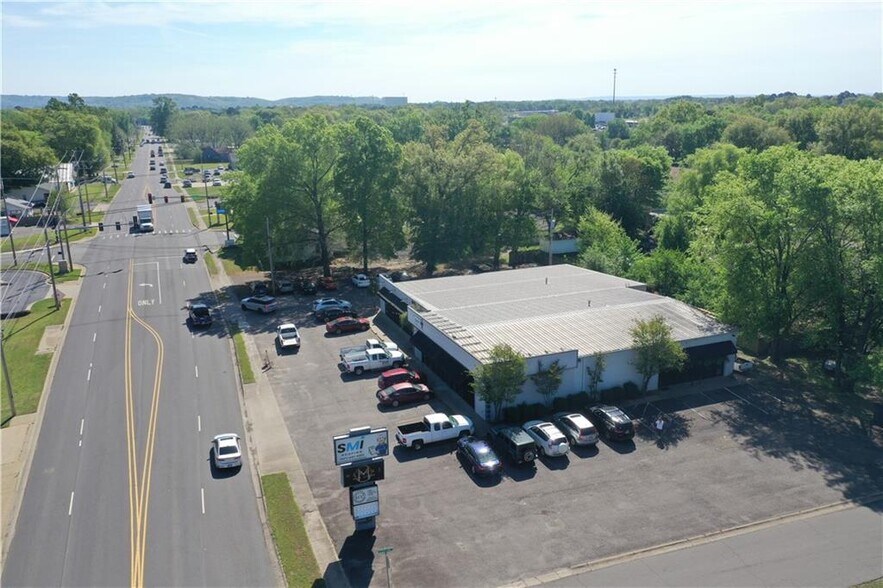 More Photos Of 302 E Parkway Dr, Russellville General Retail For Sale