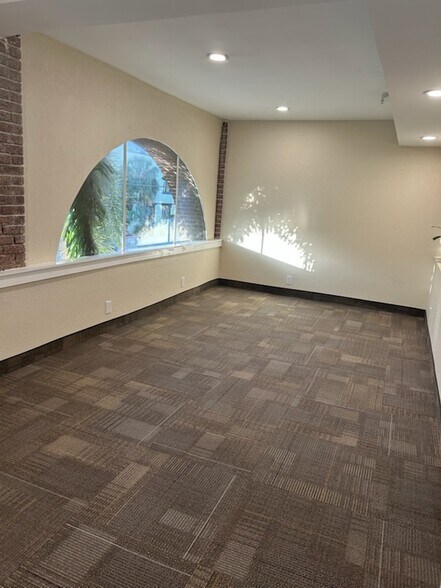 More Photos Of 735 Arlington Ave N, Saint Petersburg Office For Lease
