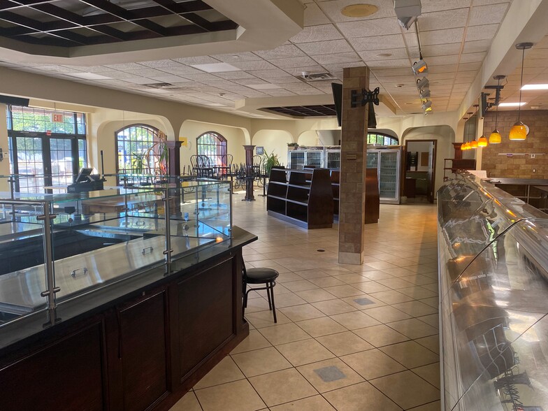 More Photos Of 1161-1165 Old Country Rd, Plainview Unknown For Lease