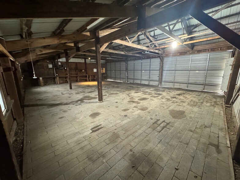 More Photos Of 1103 Fabyan Pkwy, Geneva Manufacturing For Lease