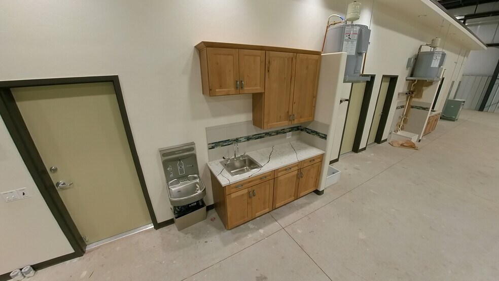 More Photos Of 2701 E Wieding Rd, Tucson Warehouse For Lease