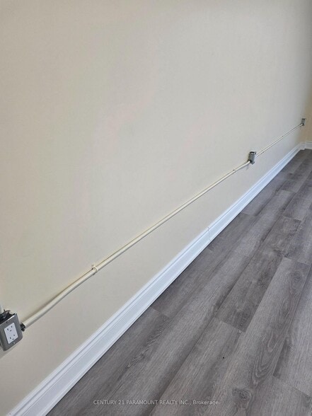 More Photos Of 585 Hanlon Creek Blvd, Guelph Showroom For Lease