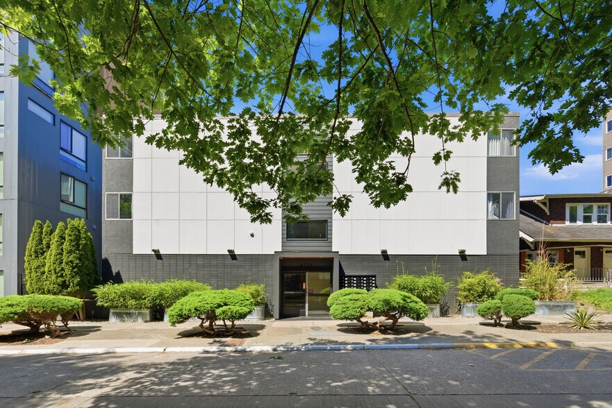 More Photos Of 4731 12th Ave NE, Seattle Apartments For Sale