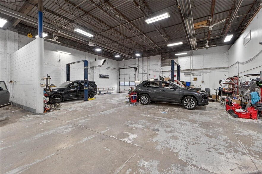 More Photos Of 2005-2007 W 103rd Ter, Leawood Service For Sale