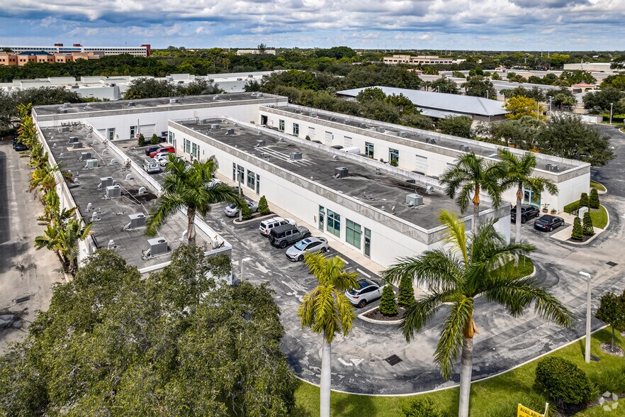 More Photos Of 6453 W Rogers Cir, Boca Raton Warehouse For Lease