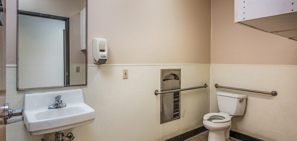 More Photos Of 425-427 Atlantic Ave, Long Beach Office For Lease