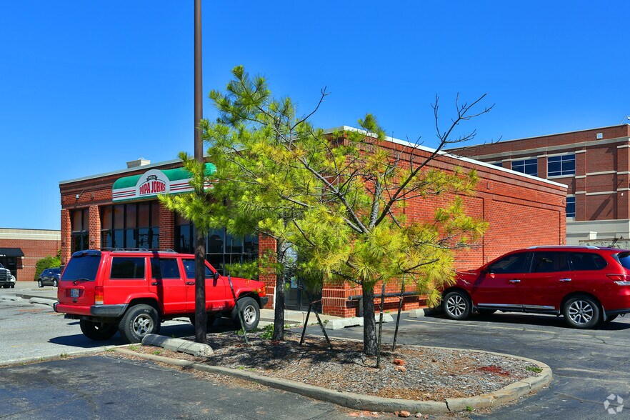 More Photos Of 109 E 2nd St, Edmond Freestanding For Lease