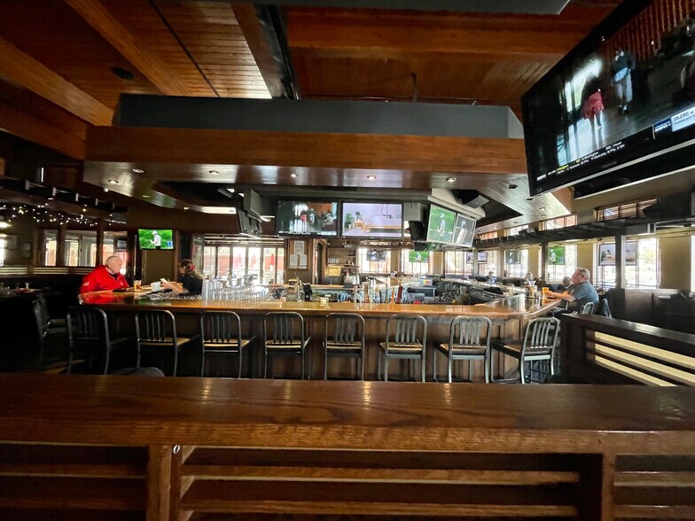 More Photos Of 7401 E 1st Ave, Denver Bar For Sale