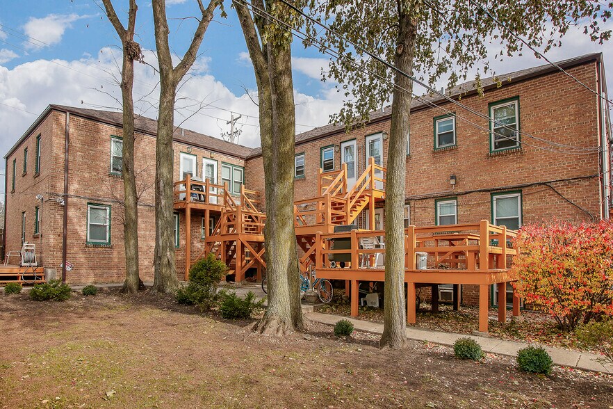 More Photos Of 16-22 E Benton Ave, Naperville Apartments For Sale