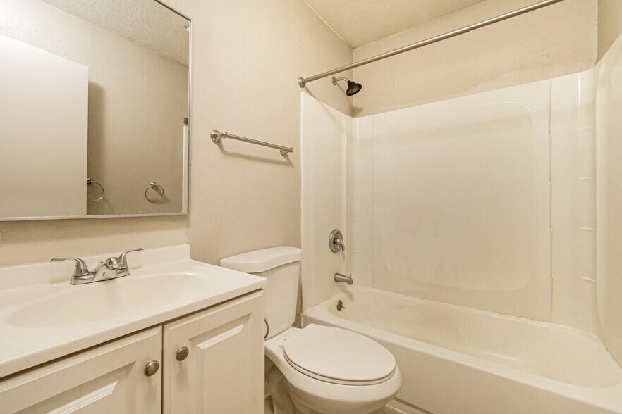 More Photos Of 1911 S Crescent Ave, Independence Multifamily For Sale