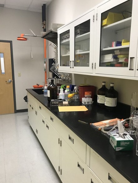 More Photos Of 6500 Technology Center Dr, Indianapolis Light Distribution For Lease