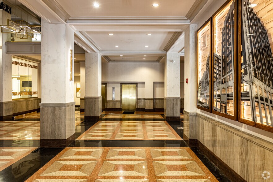 More Photos Of 921-939 McGee St, Kansas City Storefront Retail Office For Lease