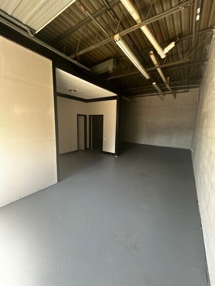 More Photos Of 5926-5940 N Tryon St, Charlotte Warehouse For Lease