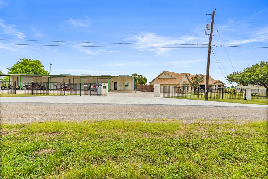 More Photos Of 414 County Road 437, Eddy Service For Sale