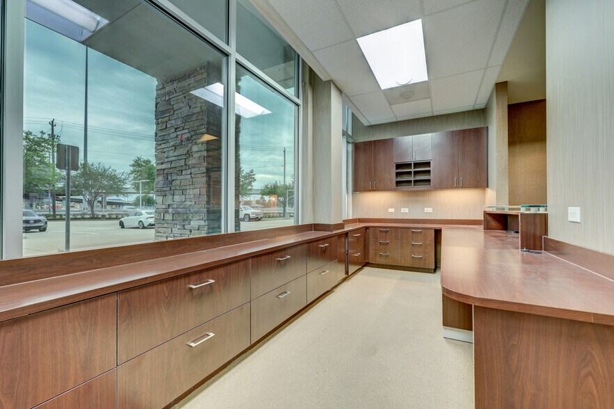 More Photos Of 12941 Gulf Fwy, Houston Office For Lease