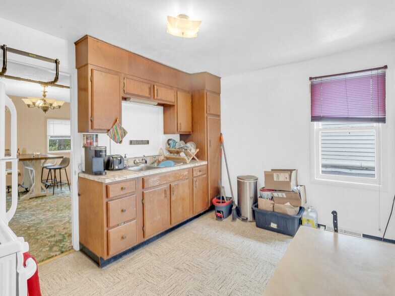 More Photos Of 239 E Main St, Westminster Office For Sale