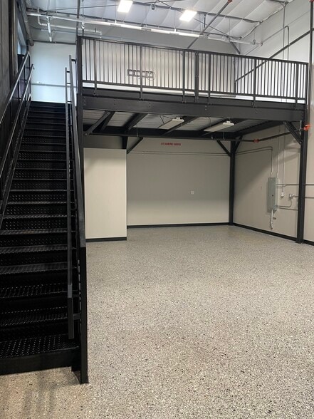 More Photos Of 2100 Double Creek Dr, Round Rock Showroom For Sale