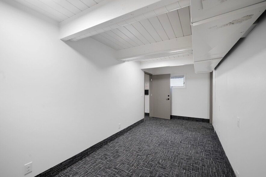 More Photos Of 4740 N 42nd Ave, Golden Valley Freestanding For Lease