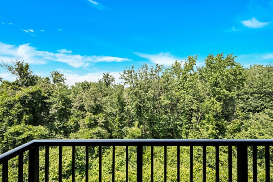 More Photos Of 6441 Livingston Rd, Oxon Hill Apartments For Sale
