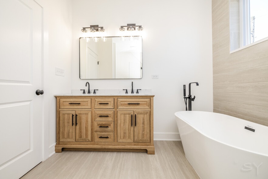 More Photos Of 544 Lawndale ave, Chicago Apartments For Sale