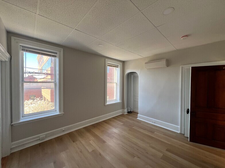 More Photos Of 125 N George St, York Storefront Retail Residential For Lease
