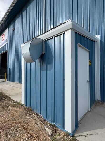 More Photos Of 8560 Delta Dr, Casper Warehouse For Lease