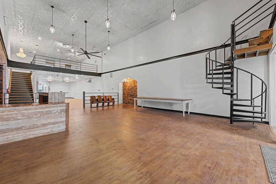 More Photos Of 109 Main St SE, Gravette Office For Sale