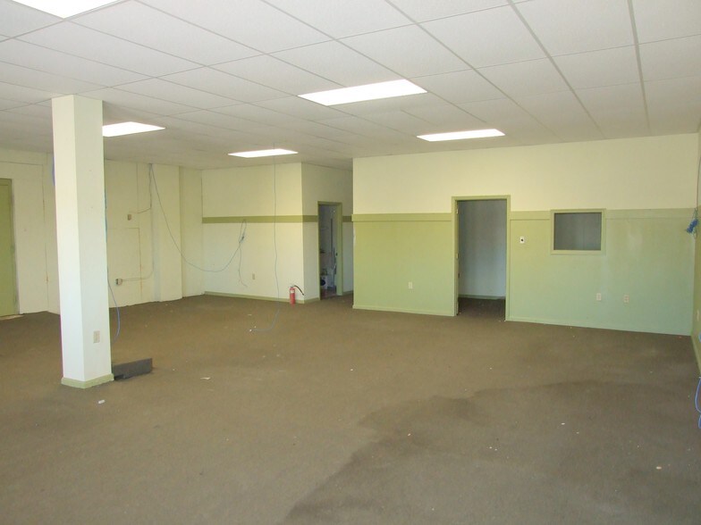 More Photos Of 460 Limestone Rd, Oxford Freestanding For Sale