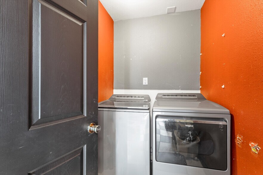 More Photos Of 408 N 25th St, Waco General Retail For Sale