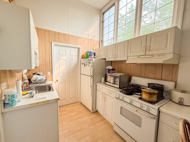 More Photos Of 208 N Waukegan Rd, Lake Bluff Apartments For Sale