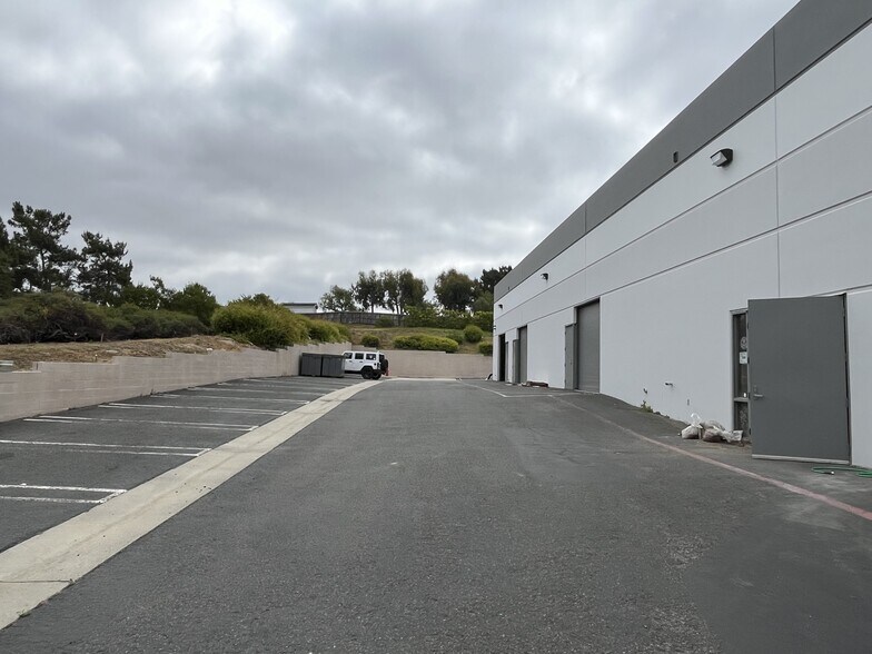 More Photos Of 1384 Poinsettia Ave, Vista Manufacturing For Lease