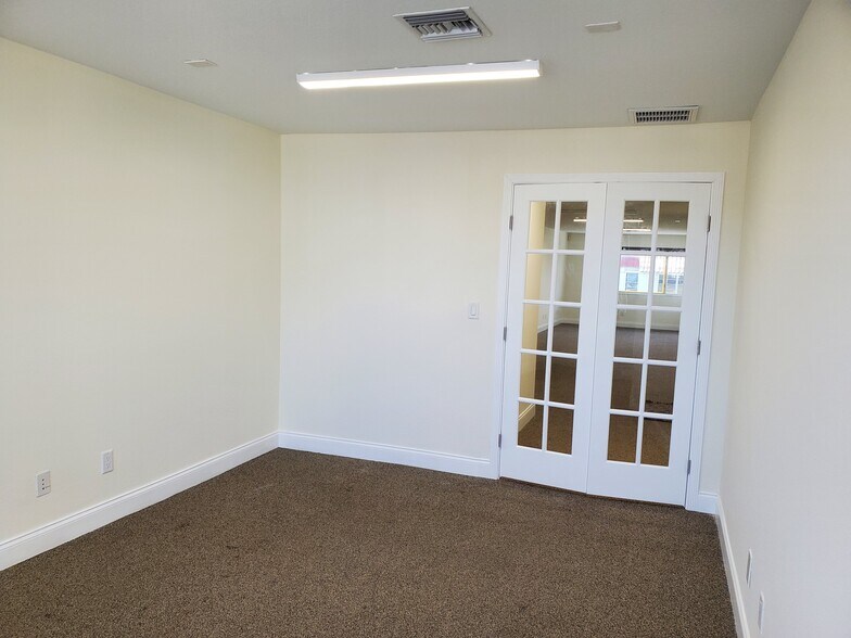 More Photos Of 833-839 SE 8th Ave, Deerfield Beach Storefront Retail Office For Lease