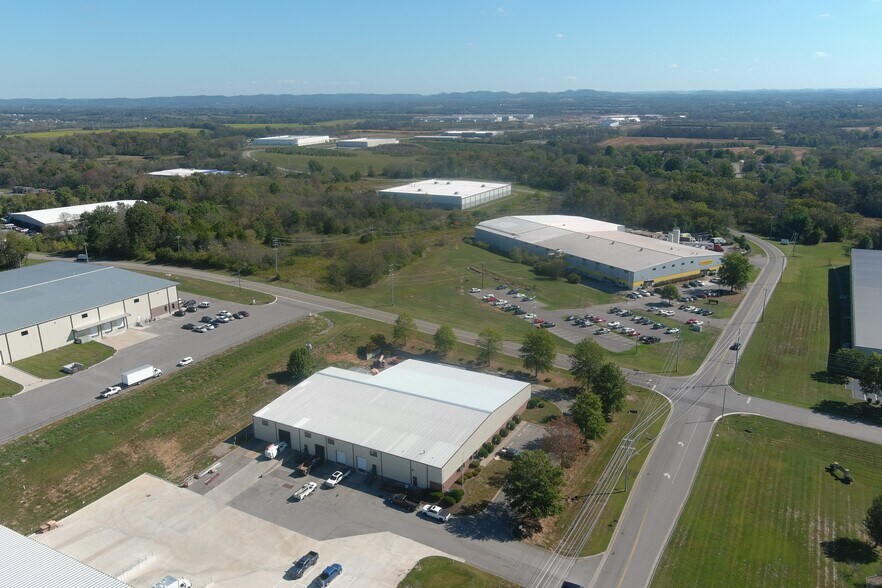 More Photos Of 1365 Gateway Dr, Gallatin Warehouse For Lease
