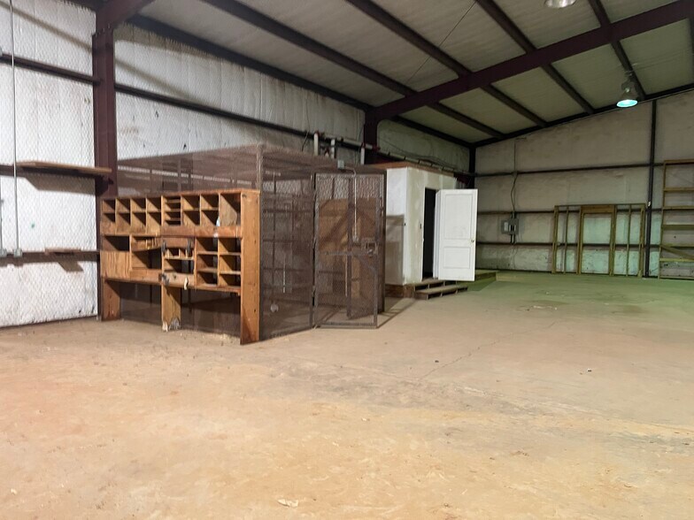 More Photos Of 11603 N Fm 2528, Lubbock Warehouse For Lease