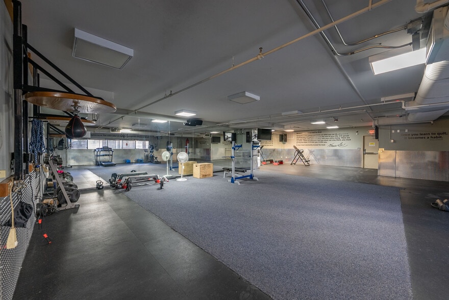 More Photos Of 2960 W Sahara Ave, Las Vegas Office For Lease