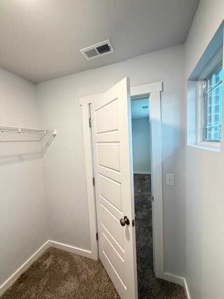More Photos Of 422 Falls Pt SW, Madison Flex For Sale
