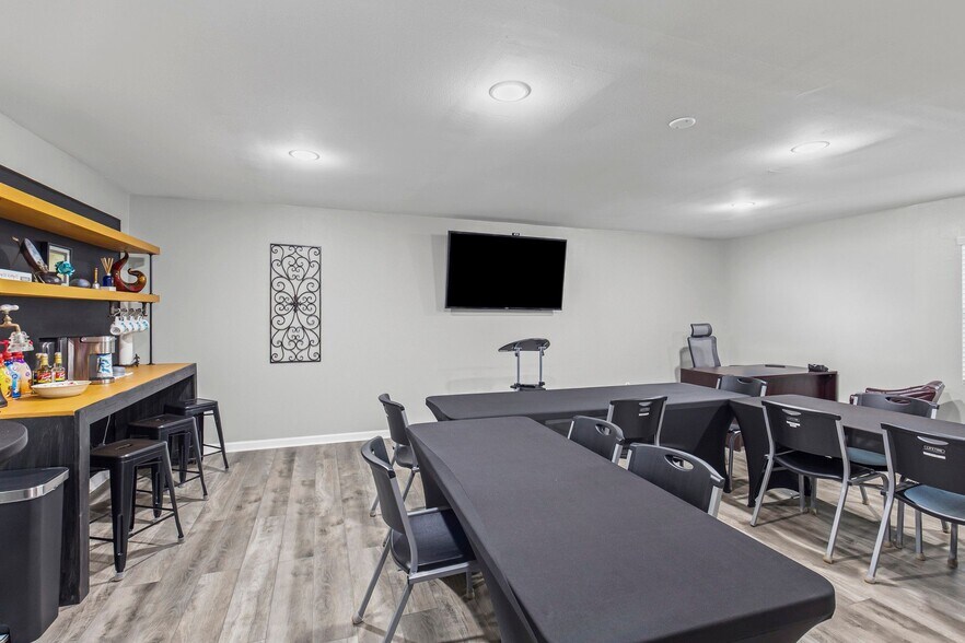 More Photos Of 6606 Old Shell Rd, Mobile Office For Sale