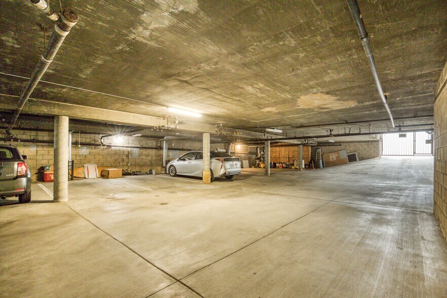 More Photos Of 1837 18th St, Santa Monica Apartments For Sale