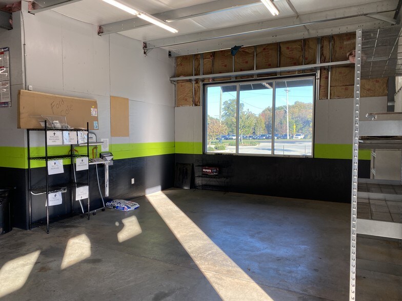 More Photos Of 837 Anderson Rd N, Rock Hill Auto Dealership For Lease
